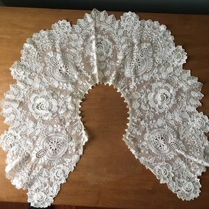 Vintage lace collar